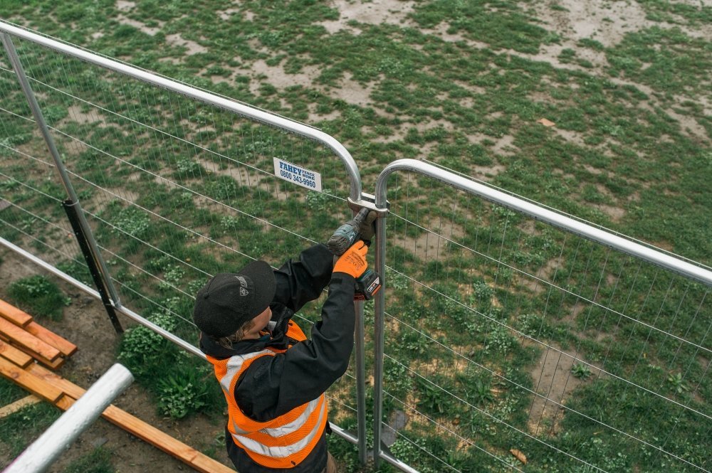 Connecting a Fahey Fence